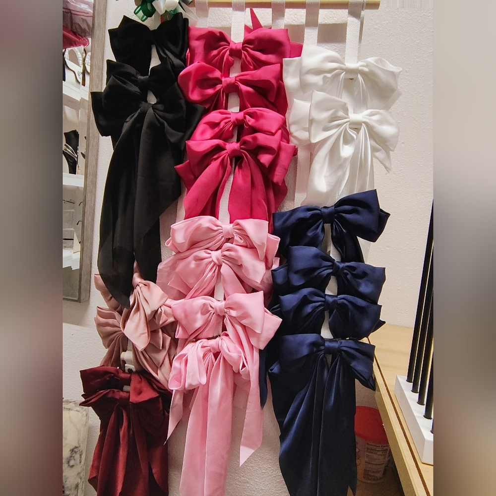 Coquet bows